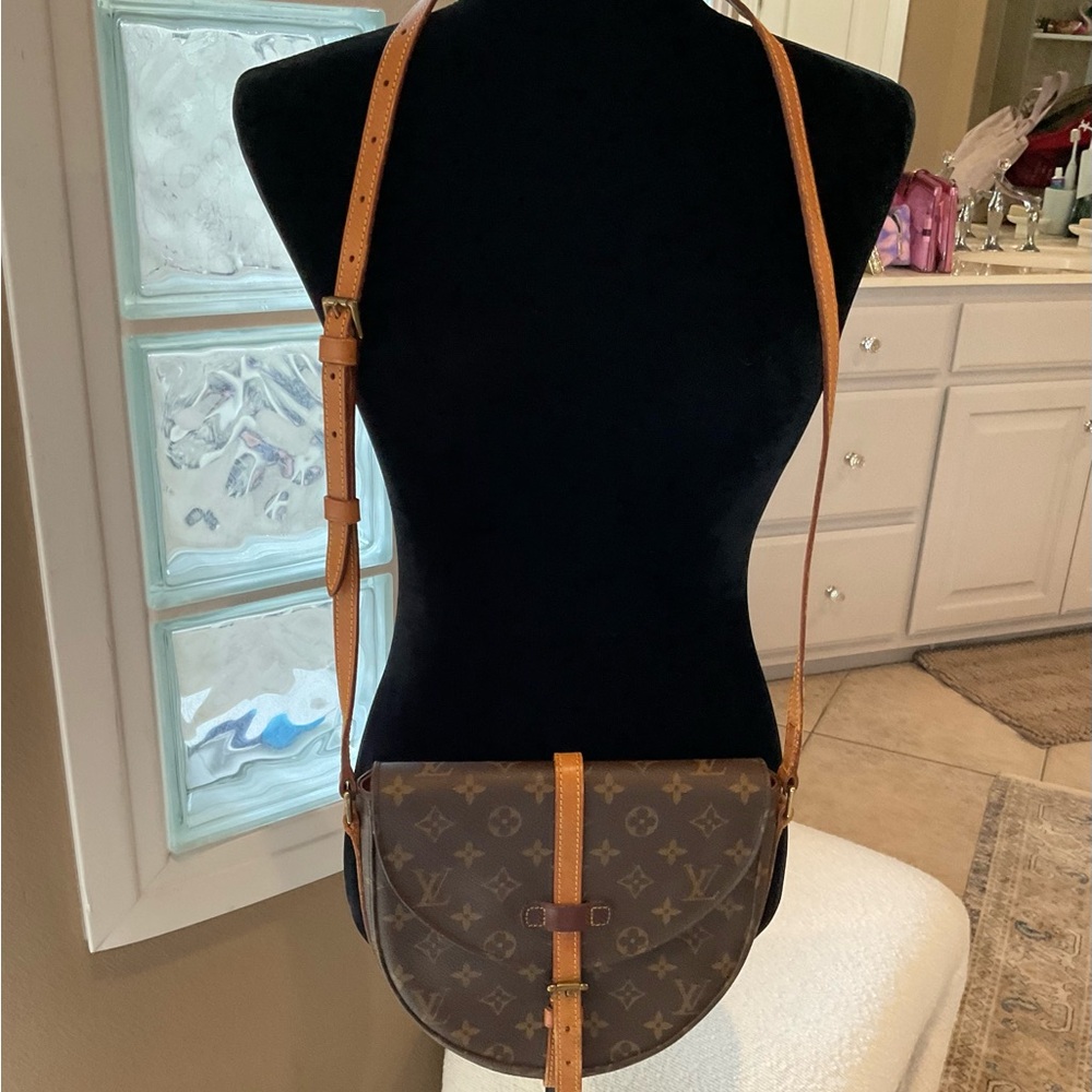 LOUIS VUITTON CHANTILLY BAG EUC